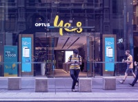 Sydney, Australia: One person standing in front of Optus shop at George St.